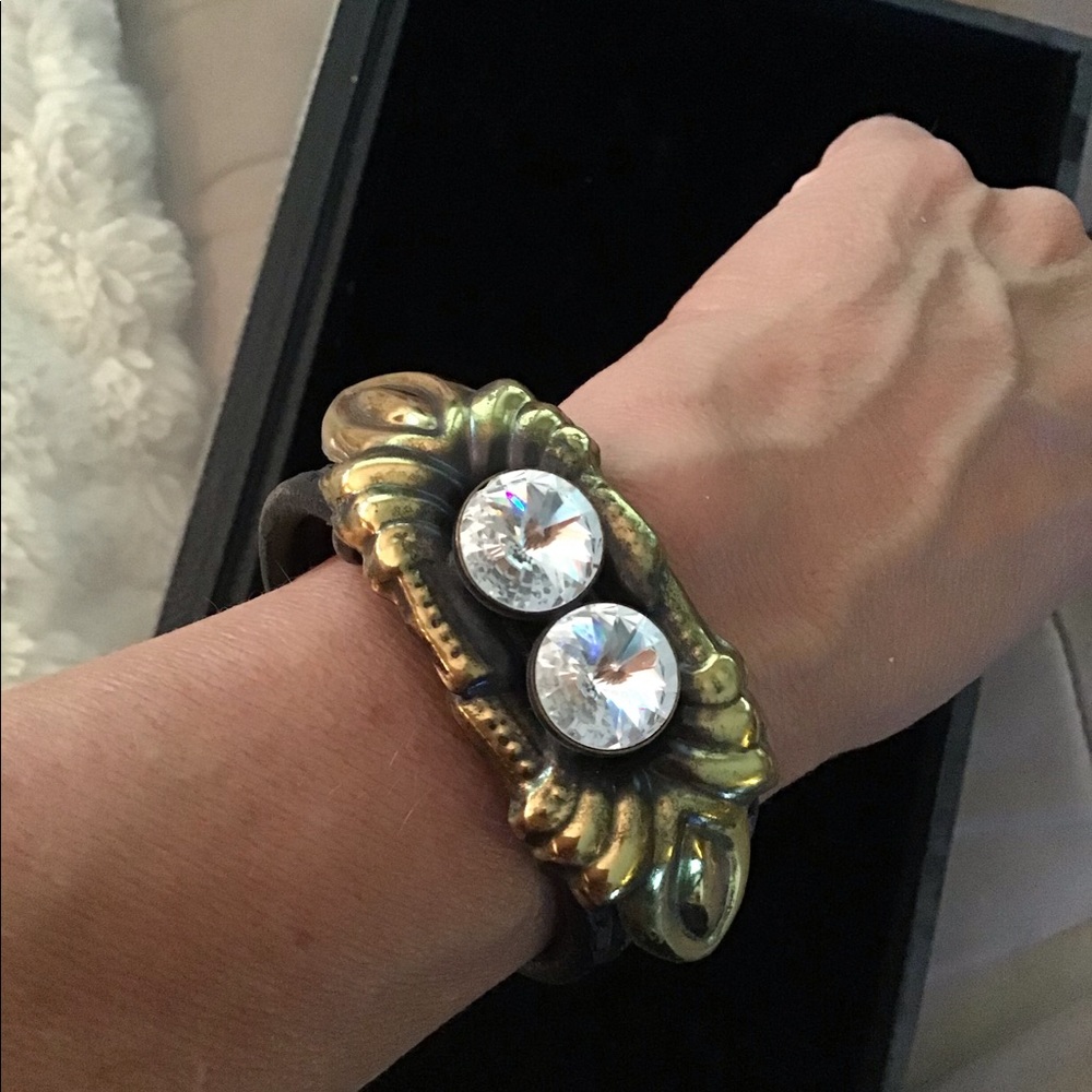 Italian made: leather and rhinestone bracelet